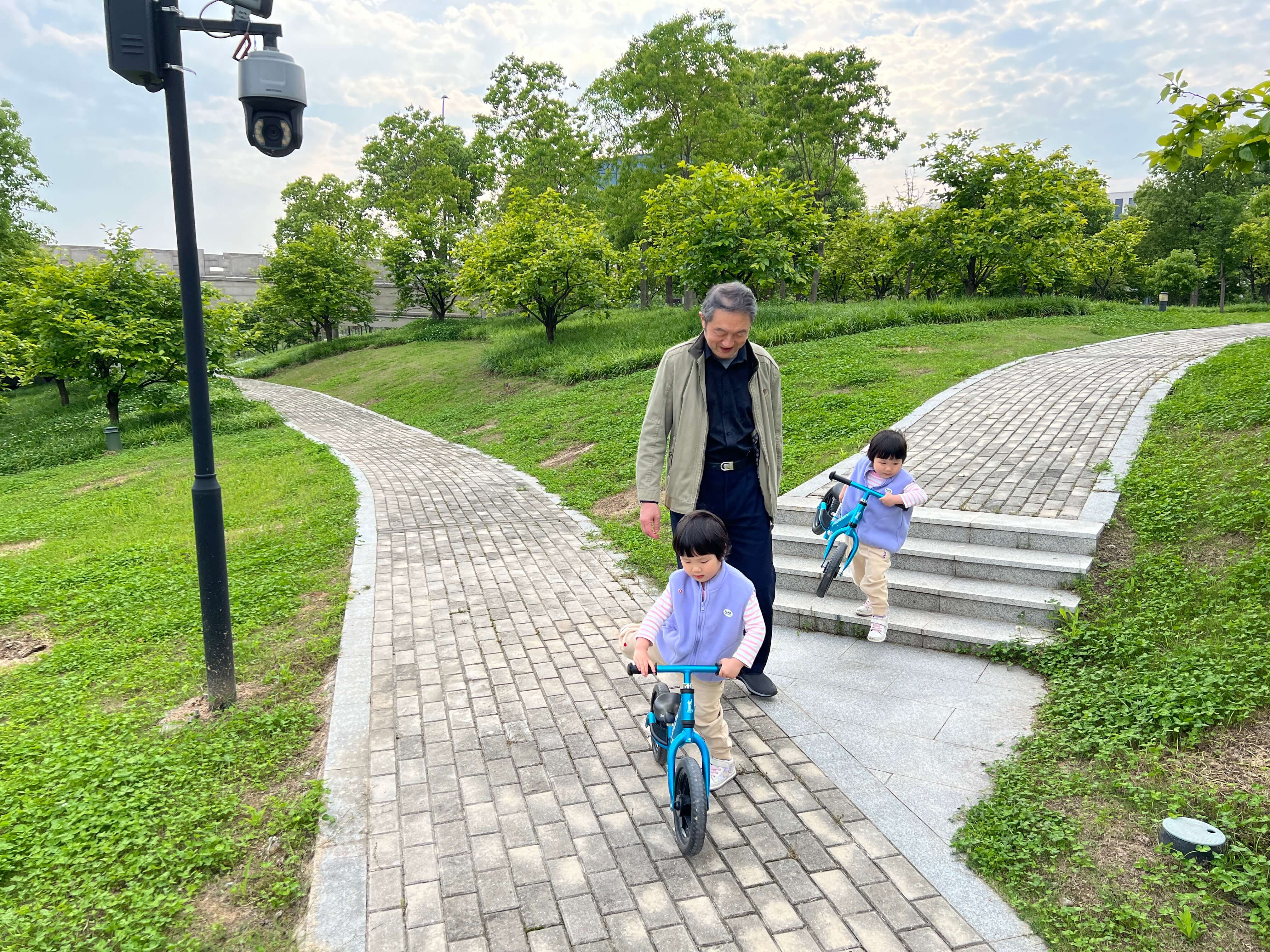 07_bike_river.JPG